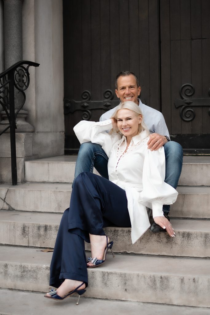  Nashville family photographer capturing candid family moments in a natural setting in Nashville, TN.