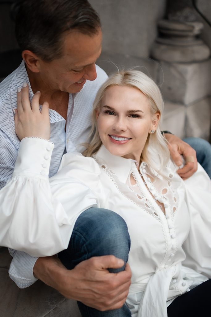  Nashville family photographer capturing candid family moments in a natural setting in Nashville, TN.