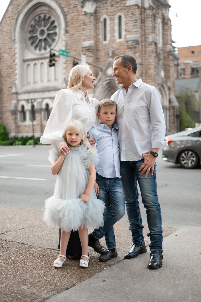 Nashville family photographer capturing candid family moments in a natural setting in Nashville, TN.