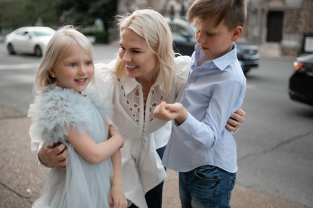  Nashville family photographer capturing candid family moments in a natural setting in Nashville, TN.