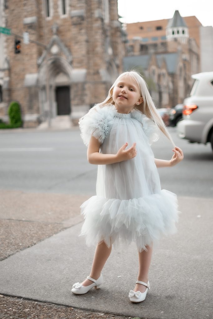  Nashville family photographer capturing candid family moments in a natural setting in Nashville, TN.