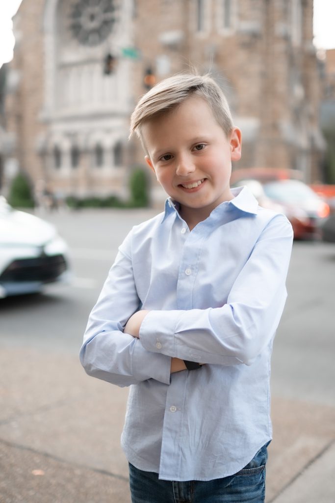  Nashville family photographer capturing candid family moments in a natural setting in Nashville, TN.